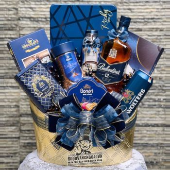Giỏ Quà Tết Rượu Ballantines 12